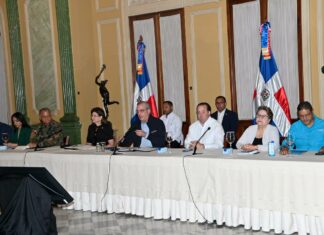 Abinader pide paciencia a afectados por inundaciones y promete asistencia