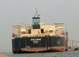 Primer petrolero pasa por el estrecho de Ormuz desde el bloqueo naval de EE.UU. a Irán