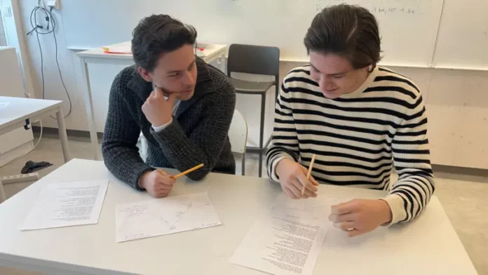 Suecia retoma el uso prioritario de libros físicos, papel y bolígrafos