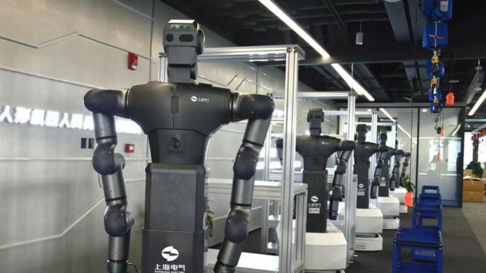 China inaugurará una escuela para robots humanoides