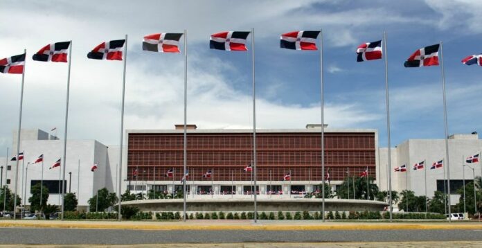 Diputados aprueban préstamos por 600 millones de dólares