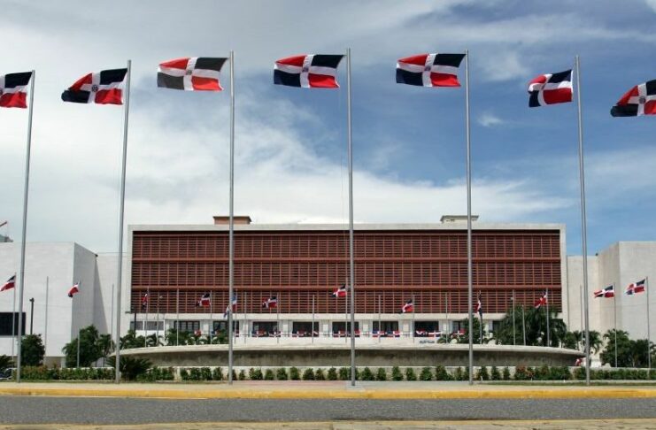 Diputados aprueban préstamos por 600 millones de dólares