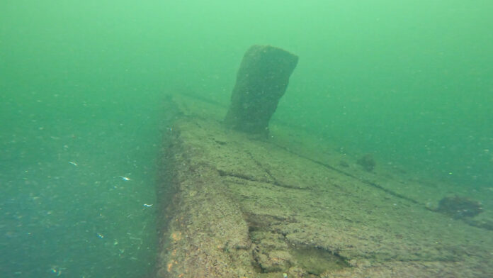 Hallan un 'cementerio de barcos' en un lago estadounidense