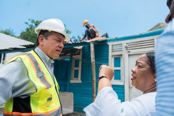 Mivhed inicia reparación de viviendas en La Isabela para beneficiar a familias vulnerables