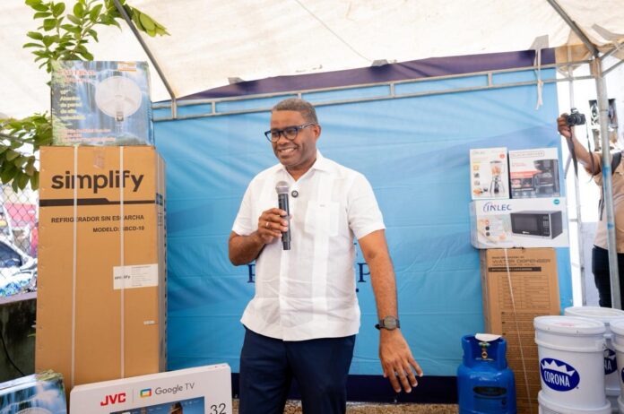 Propeep realiza donación de enseres a la Defensa Civil en Santo Domingo Oeste
