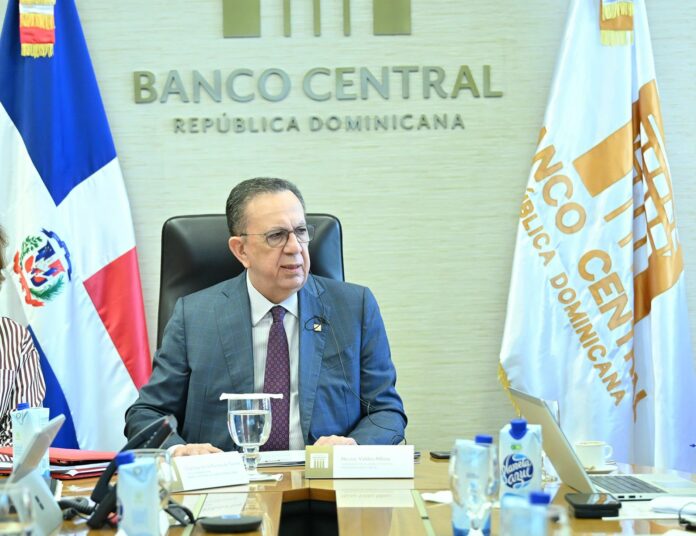 Valdez Albizu recibe delegación Oficina de Asistencia Técnica del Departamento del Tesoro EE. UU.