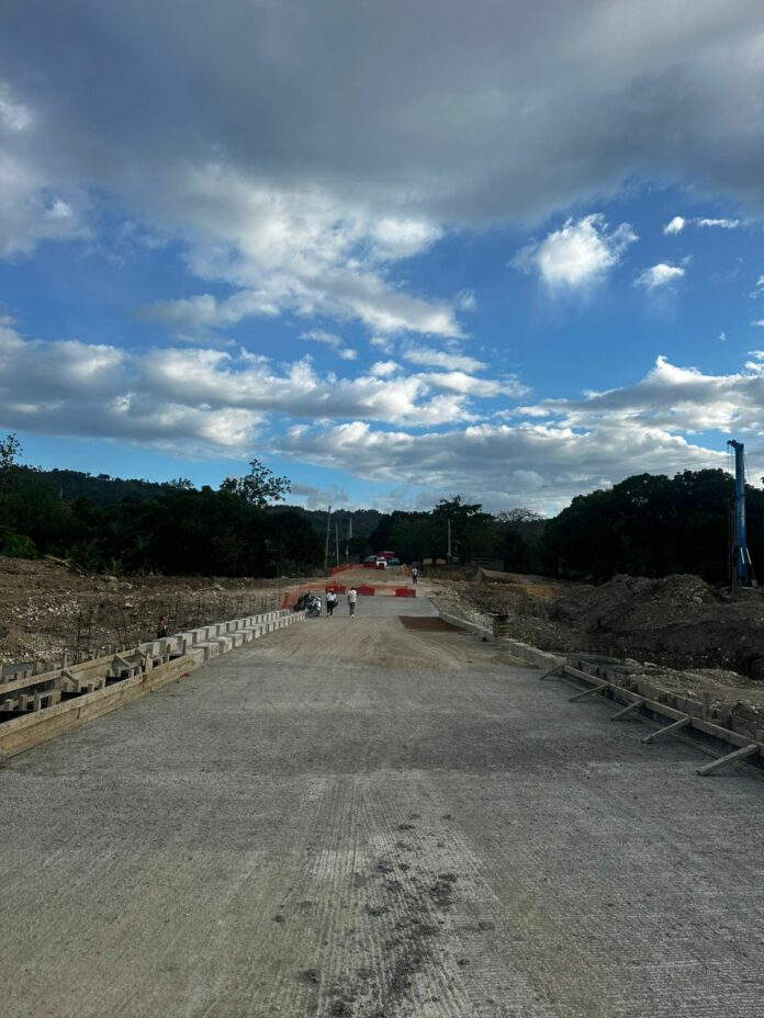 MOPC habilita desvío con badén en hormigón mientras avanza puente en río Camú