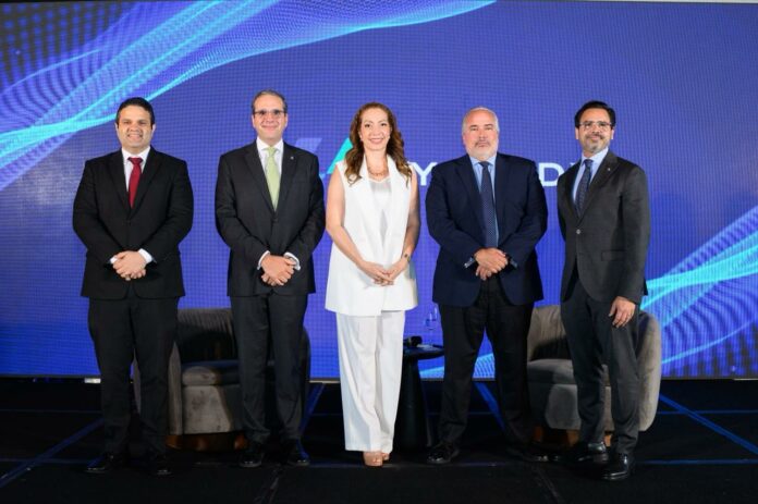 Economistas advierten subsidios a combustibles benefician más a hogares ricos y elevarían presión fiscal en RD