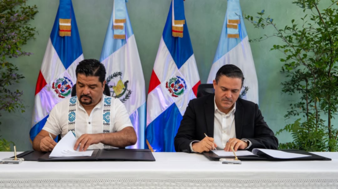 Apordom y Comisión Portuaria de Guatemala firman acuerdo para fortalecer la cooperación portuaria