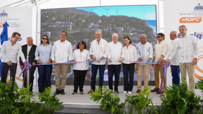 Abinader inaugura carretera Enriquillo-El Higüero en Barahona