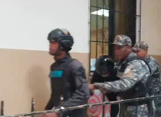 Aplazan por segunda vez medida de coerción contra mujer acusada de ultimar a su hija en San Cristóbal