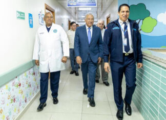Andrés Bautista realiza recorrido por el Hospital General Docente de la Policía Nacional