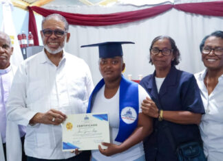 Desarrollo de la Comunidad gradúa mujeres emprendedoras en San Cristóbal