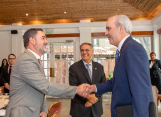 Abinader sostiene encuentro con empresarios de Costa Rica