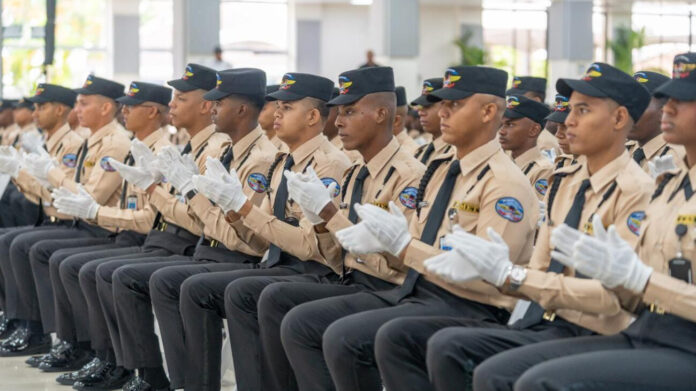 Ministerio de Defensa gradúa 199 nuevos agentes del Cesmet