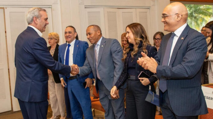 Abinader fortalece vínculos con la diáspora dominicana y reafirma compromiso durante su visita a Costa Rica