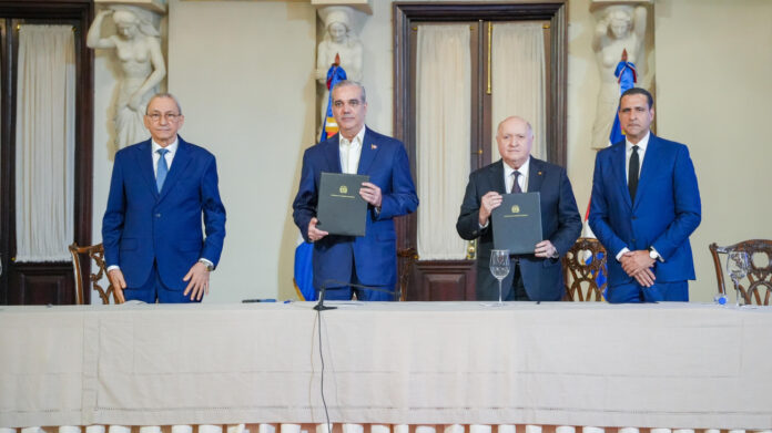 Abinader firma acuerdo de cooperación entre Finjus y Consultoría Jurídica del Poder Ejecutivo