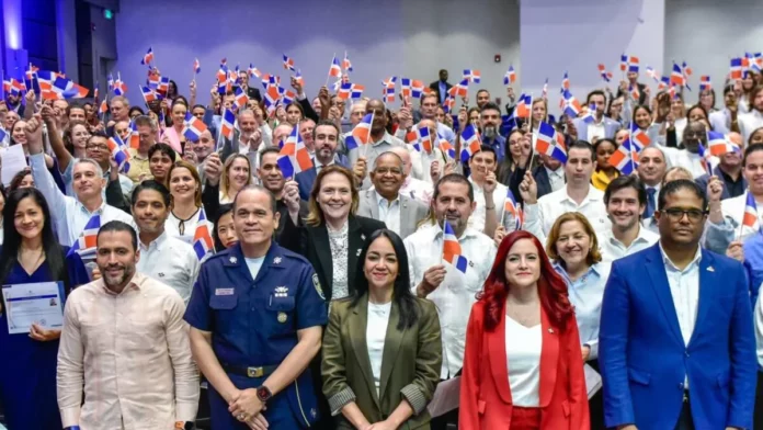 Faride Raful juramenta a 149 extranjeros como ciudadanos dominicanos
