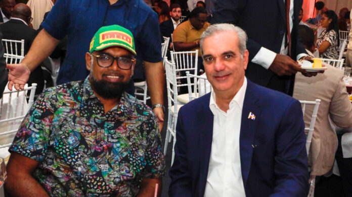 Abinader llega a Guyana para reunirse con su homólogo Mohamed Irfaan Ali