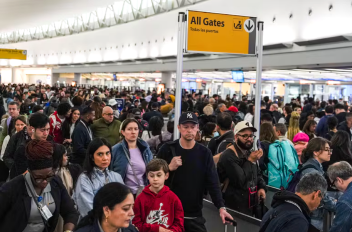 Aeropuerto John F. Kennedy impone controles para detectar el ébola en pasajeros de países afectados