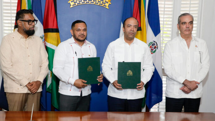RD y Guyana firman contrato para exploración de bloque petróleo en Guyana