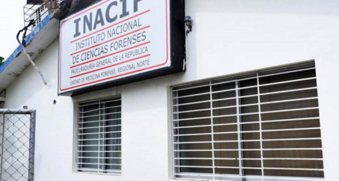 Encuentran mujer en estado de descomposición dentro de su vivienda en Santiago
