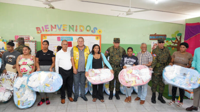 Ministerio de Defensa realiza gran operativo médico y acción cívica en Licey al Medio
