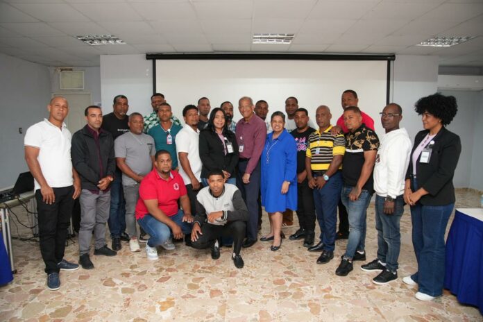 Energía y Minas crea primer equipo de inspectores de seguridad de mina de larimar