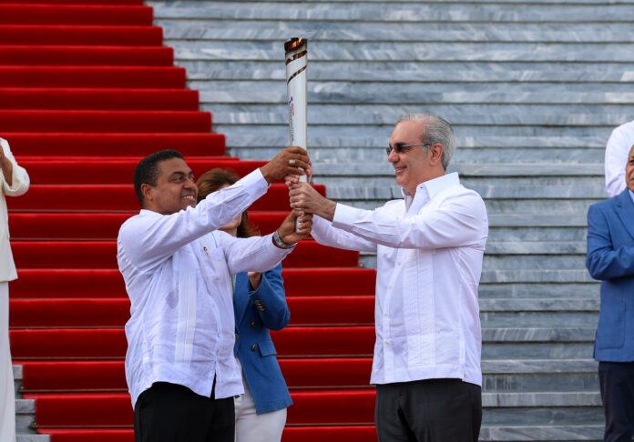 Abinader oficializa el inicio de la ruta de la antorcha hacia los XXV Juegos Centroamericanos y del Caribe