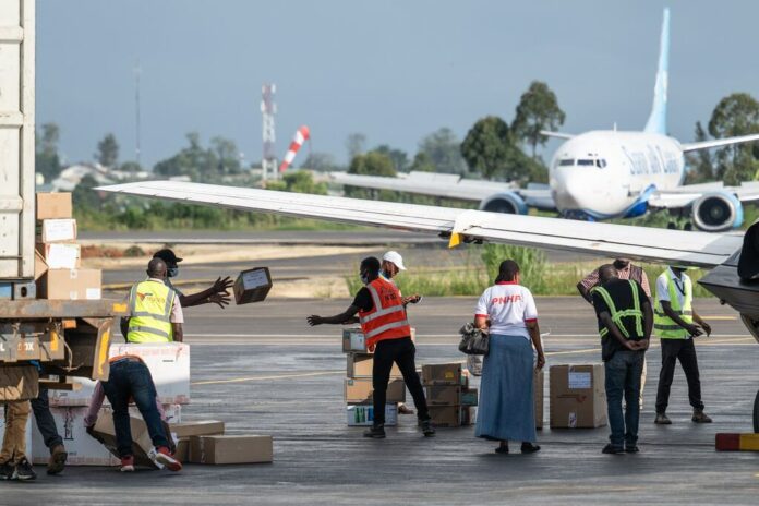 EE.UU. planea enviar al extranjero a los estadounidenses que contraigan el ébola