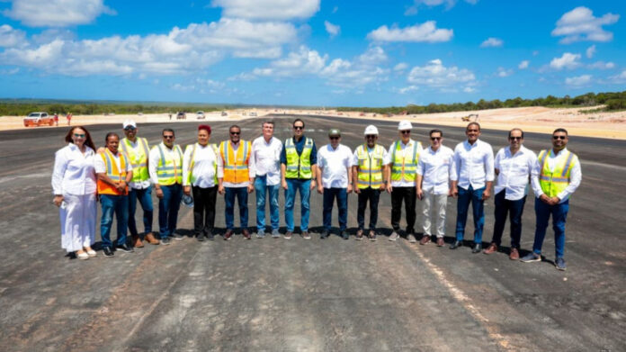 Paliza supervisa avances en la construcción del Aeropuerto Internacional Cabo Rojo