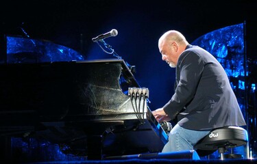 pelicula-biografica-de-billy-joel-genera-controversia-b7260f8b-focus-0-0-375-240