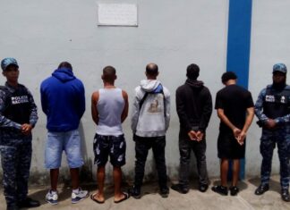 Policía arresta a cinco hombres tras asalto en Sabana Perdida y recupera pertenencias robadas