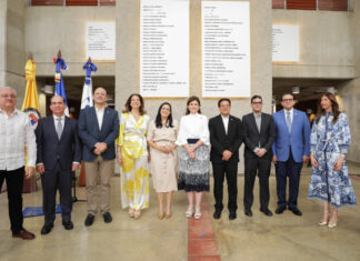 Raquel Peña encabeza develamiento del mural de nuevos miembros de Guardianes de la Academia de la PUCMM