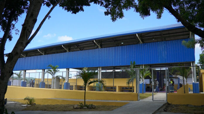 Abinader entrega techado deportivo-escolar en Sabana Larga, San José de Ocoa