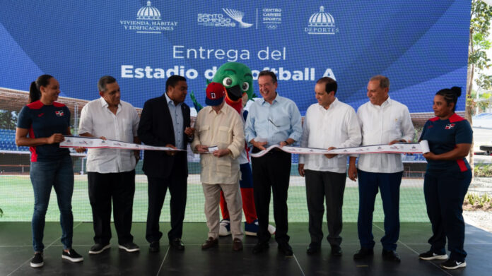 Ito Bisonó entrega remozado Estadio de Softball A del Centro Olímpico Juan Pablo Duarte