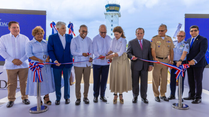 Raquel Peña encabeza inauguración de torre de control y sistema de balizamiento en Base Aérea de San Isidro