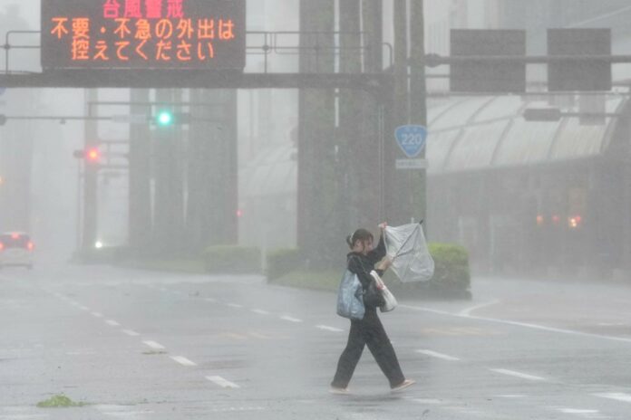 Typhoon Jangmi, No. 6, hits Japan