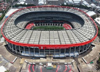 México inaugura su tercer Mundial con Sudáfrica, Shakira y mega-protestas