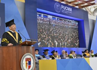 Doctor Leonardo Aguilera exhorta a 1,149 graduados de la PUCMM a ser visionarios y valorar la ética
