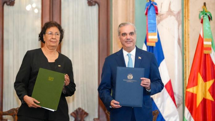 RD y Surinam fortalecen relaciones con acuerdos en turismo, agricultura e inversión