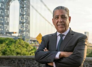 Adriano Espaillat anuncia su retiro de la política tras perder primarias demócratas