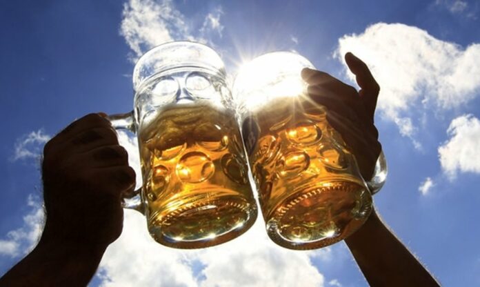 Francia restringe el consumo de alcohol por ola de calor