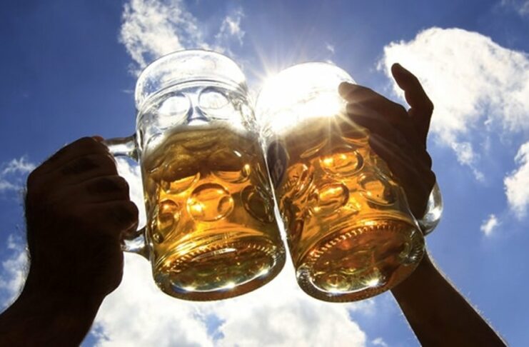 Francia restringe el consumo de alcohol por ola de calor