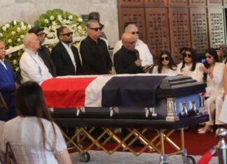 Dan último adiós a Alex Bueno en el Teatro Nacional Eduardo Brito