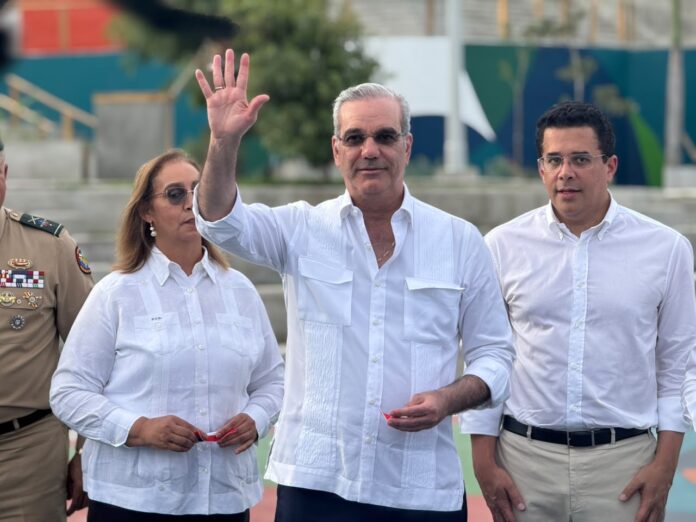 Abinader anuncia extensión del teleférico hasta Quita Sueño y ampliación de la carretera Sánchez en Haina