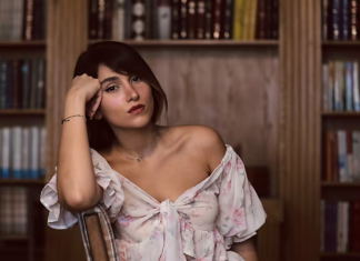 Irán sentencia a 74 latigazos a una artista por cantar sin velo