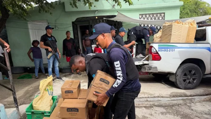 Apresan varias personas y ocupan arma de fuego, cigarrillos y bebidas alcohólicas de contrabando en Barahona