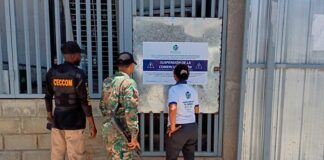 Clausuran almacén por reetiquetar productos vencidos y procesar alimentos en mal estado en San Cristóbal