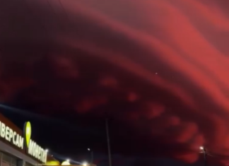 ¿Un portal de Stranger Things? Capturan increíble cielo rojo en Rusia